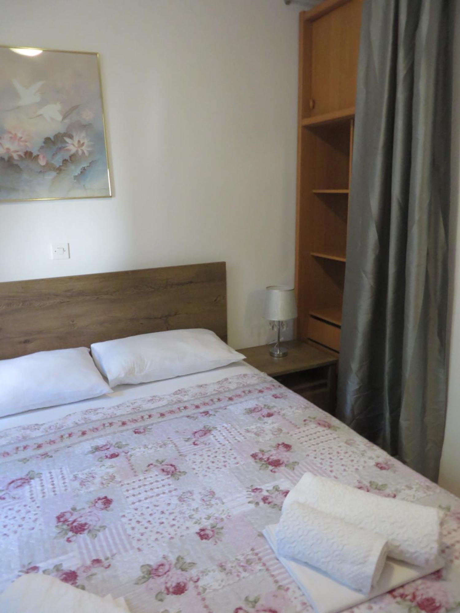 Soline Beach Apartments Biograd Na Moru Bilik gambar